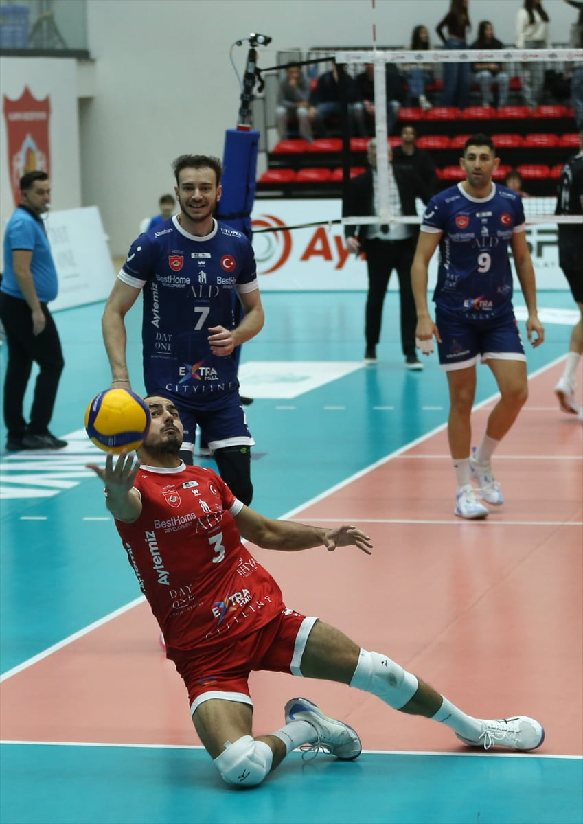 Voleybol SMS Grup Efeler Ligi'nin 17. haftasında ON Hotels Alanya Belediyespor ile Kuşgöz İzmir...