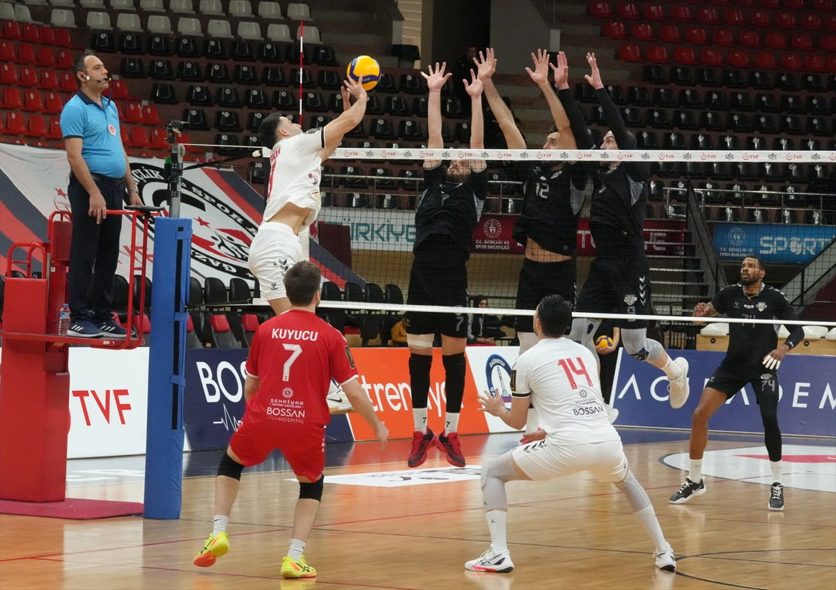 Voleybol SMS Grup Efeler Ligi'nin 25. haftasında, Gaziantep Gençlikspor ile Spor Toto takımları...