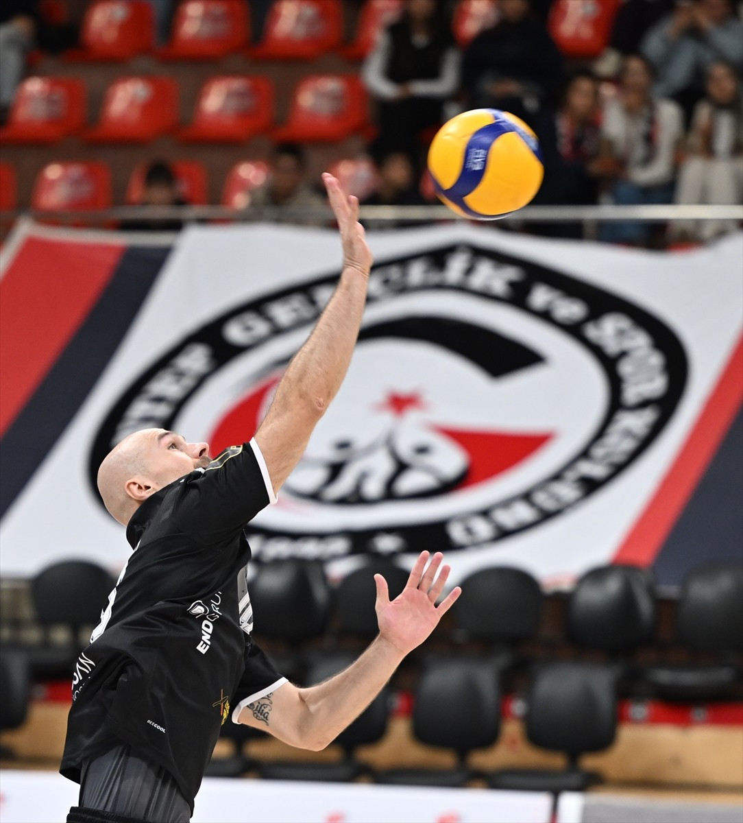 Voleybol SMS Grup Efeler Ligi'nin 4’üncü hafta maçında Gaziantep Gençlikspor ile Altekma...