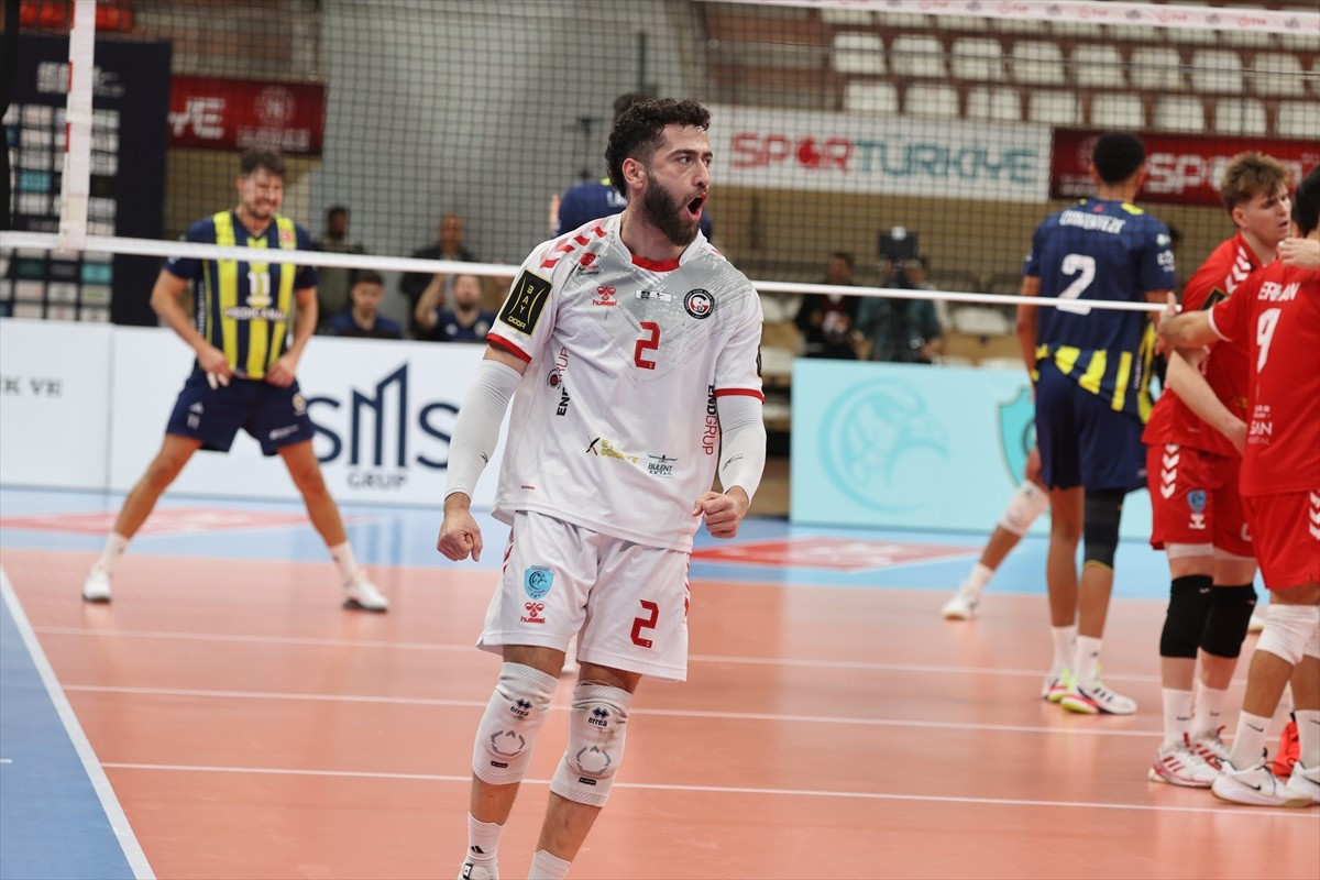 Voleybol SMS Grup Efeler Ligi'nin 9. haftasında Gaziantep Gençlikspor ile Fenerbahçe Medicana...