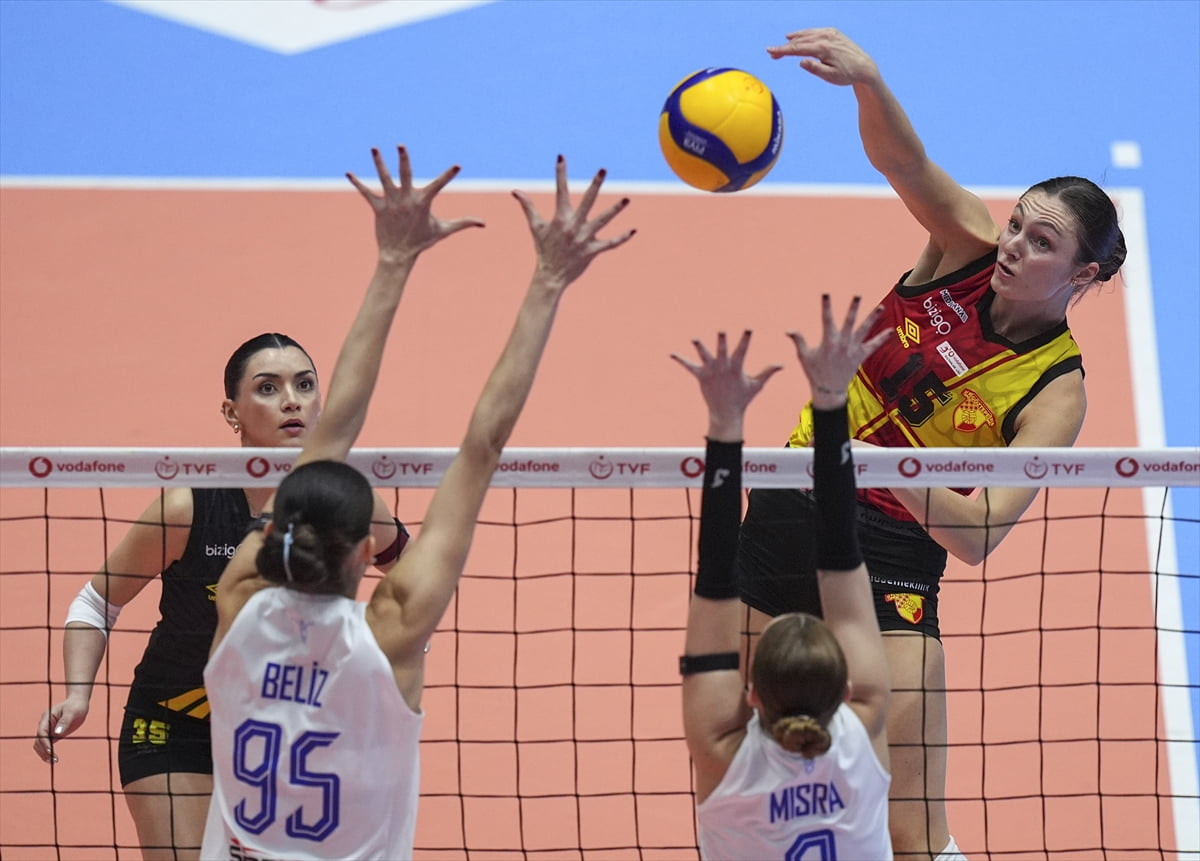 Voleybol Vodafone Sultanlar Ligi'nin 15. haftasında Göztepe ile Aydın Büyükşehir Belediyespor...
