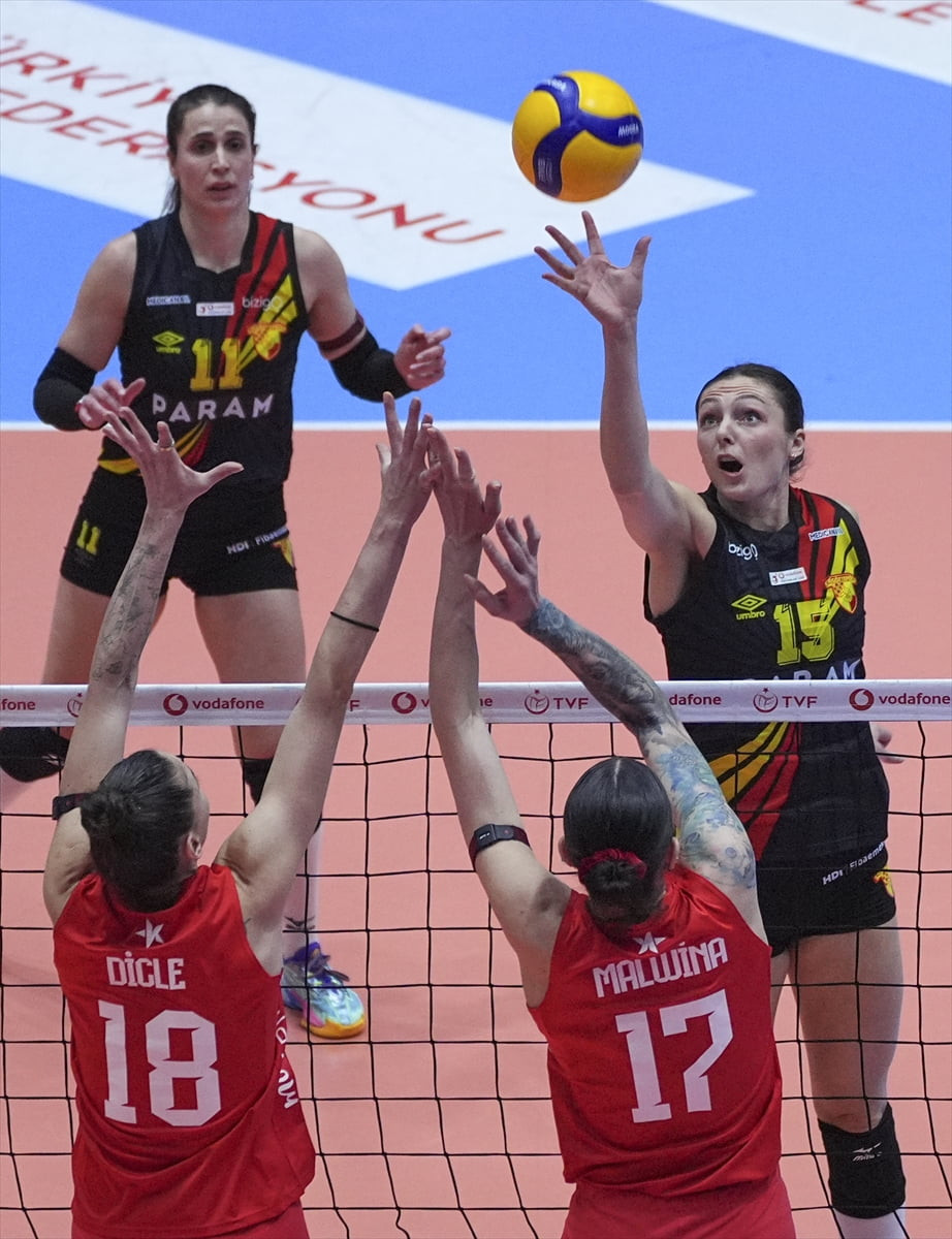 Voleybol Vodafone Sultanlar Ligi'nin 17. haftasında Göztepe ile Kuzeyboru, TVF Atatürk Voleybol...
