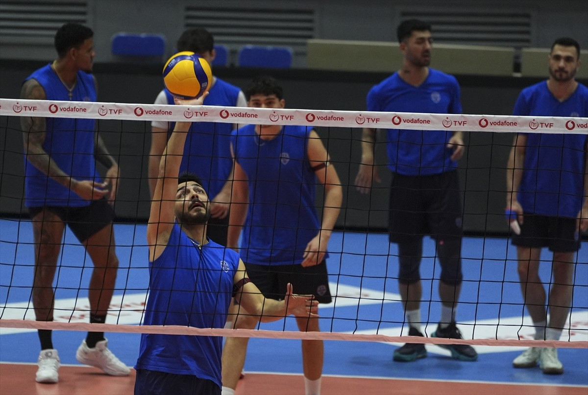 Voleybolda SMS Grup Efeler Ligi'nde mücadele eden ve tarihinde ilk kez Avrupa kupalarında CEV...