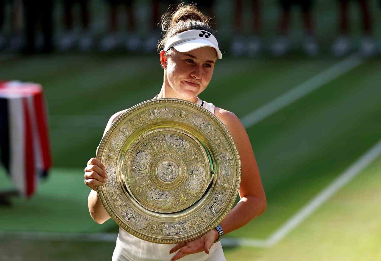 WİMBLEDON TEK KADINLAR FİNALİNDE LİNDA NOSKOVA, KAROLİNA MUCHOVA'YI YENEREK, İLK GRAND SLAM ...