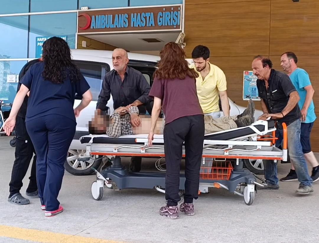 YAFES KILIÇ ÇEVREDE BULUNANLARIN YARDIMIYLA ÖZEL ARAÇLA İNEGÖL DEVLET HASTANESİ ACİL SERVİSİ'NE...