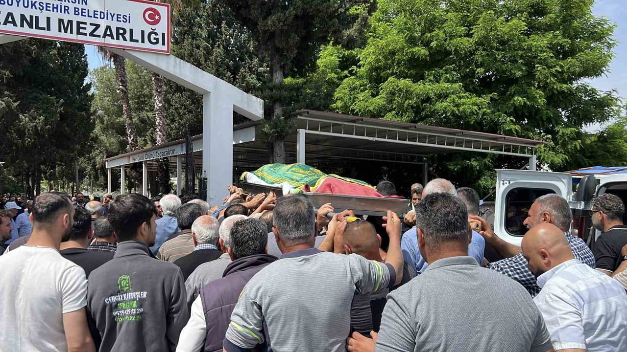 YAĞ FABRİKASINDAKİ PATLAMADA HAYATINI KAYBEDEN İŞÇİ İÇİN CENAZE TÖRENİ DÜZENLENDİ