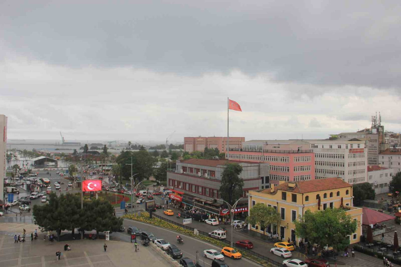YAĞIŞLI GEÇEN İLKBAHARIN ARDINDAN YAKLAŞIK 1 AYDIR YAĞMUR ALMAYAN SAMSUN'DA BUGÜN ETKİLİ OLAN KISA...