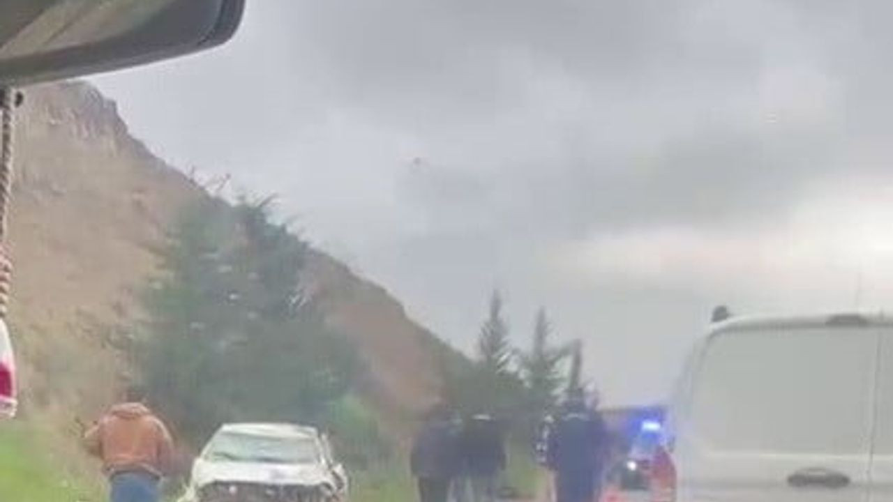 Yağmur Sonrası Takla Atan Otomobilde Bir Yaralı