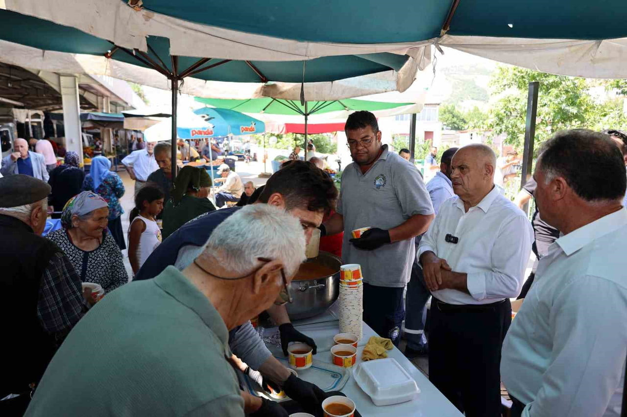 YAHYALI BELEDİYE BAŞKANI ESAT ÖZTÜRK, AK PARTİ YAHYALI İLÇE BAŞKANI ADEM SARIÇİÇEK VE YÖNETİM...