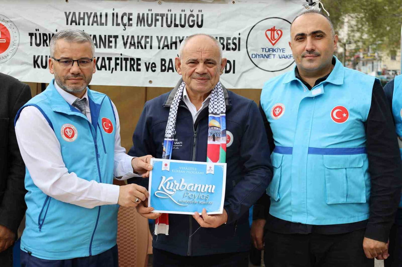 YAHYALI BELEDİYE BAŞKANI ESAT ÖZTÜRK, TÜRKİYE DİYANET VAKFI TARAFINDAN "KURBANINI PAYLAŞ...