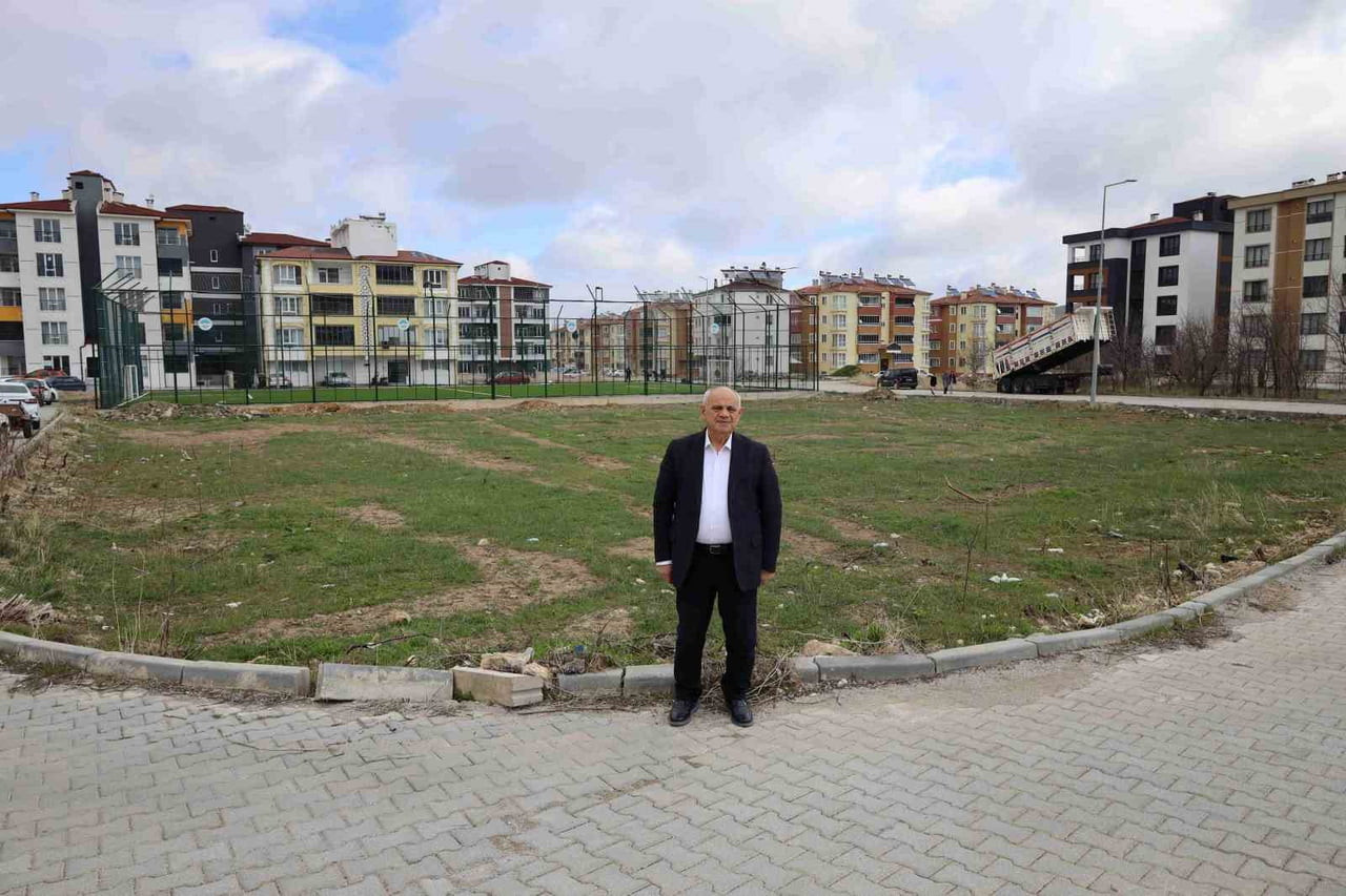 YAHYALI’DA SPOR YATIRIMLARINA BİR YENİSİ DAHA EKLENİYOR. YAHYALI BELEDİYE BAŞKANI ESAT ÖZTÜRK...