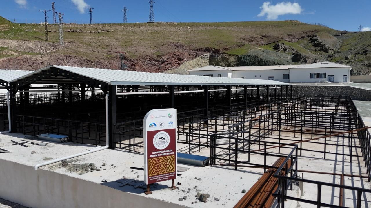 YAKLAŞAN KURBAN BAYRAMI ÖNCESİNDE ELAZIĞ’DA YENİ OLUŞTURULAN KURBAN SATIŞ VE KESİM ALANINDA...