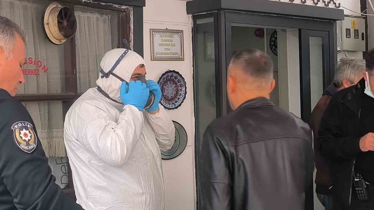 YAKLAŞIK 3 GÜN ÖNCE HAYATINI KAYBETTİĞİ DEĞERLENDİRİLEN DOĞAN'IN CANSIZ BEDENİNDEN YAYILAN AĞIR...