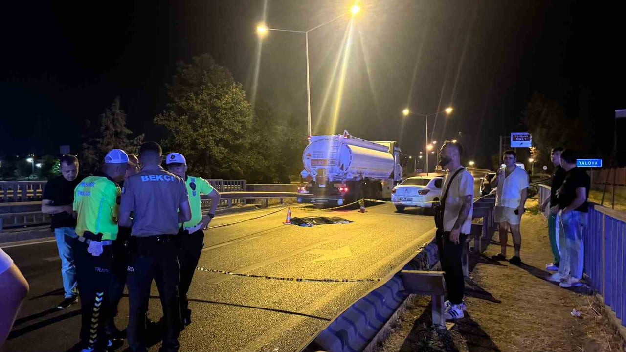 YALOVA-İZMİT KARA YOLUNDA OTOMOBİLİN ÇARPTIĞI YAYA HAYATINI KAYBETTİ.