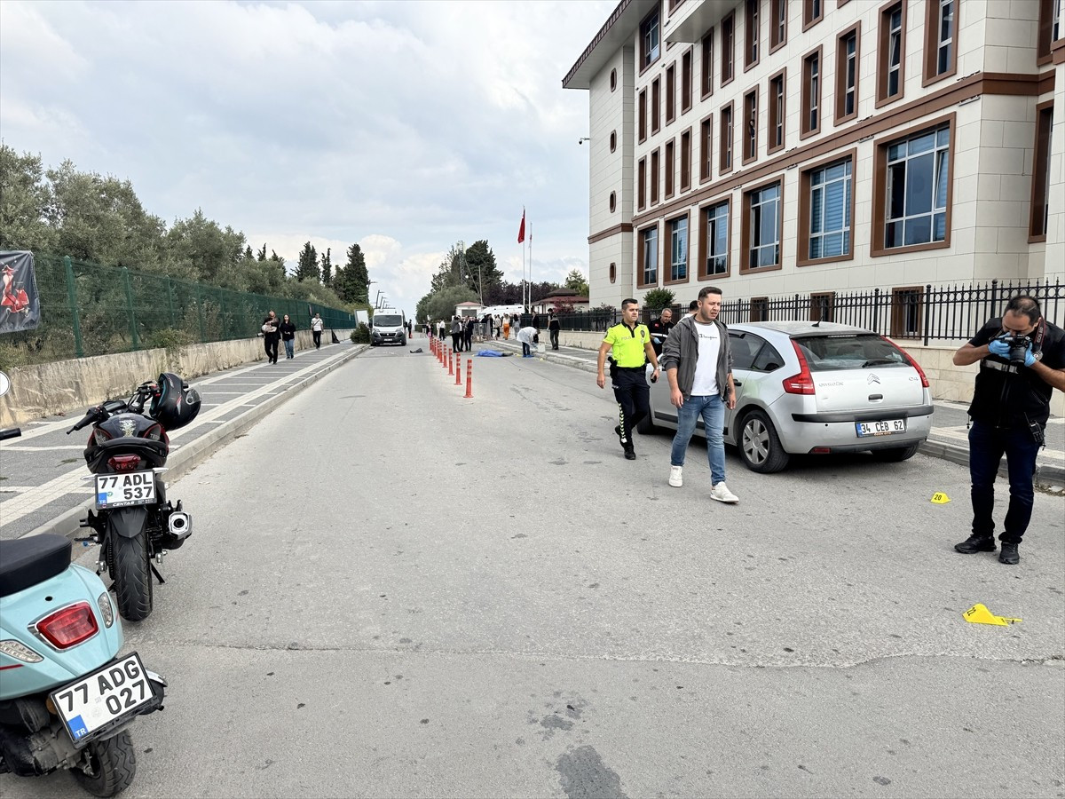 Yalova'da adliye binası girişindeki silahlı saldırıda bir kişi öldü, bir kişi de...