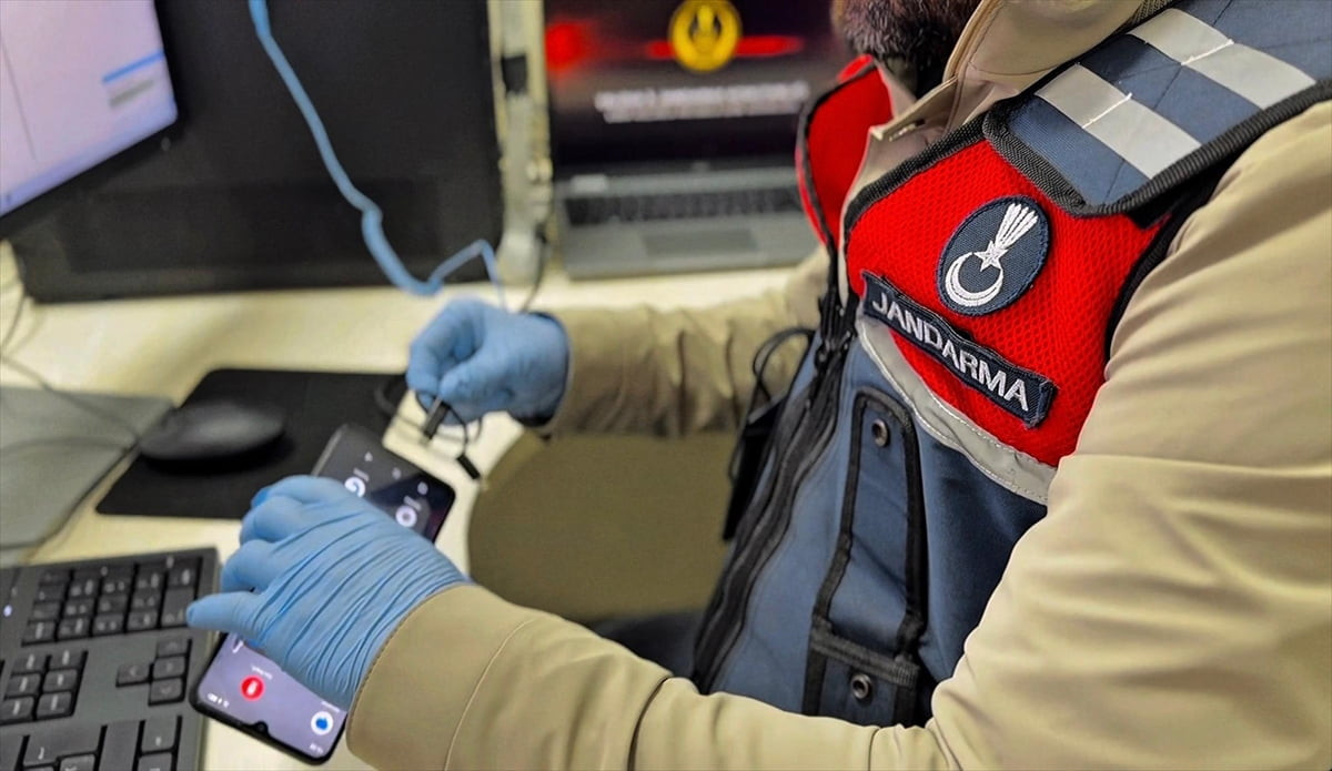 Yalova'da jandarma ekiplerinin bilişim sistemlerini kullanarak nitelikli dolandırıcılık yapanlara...