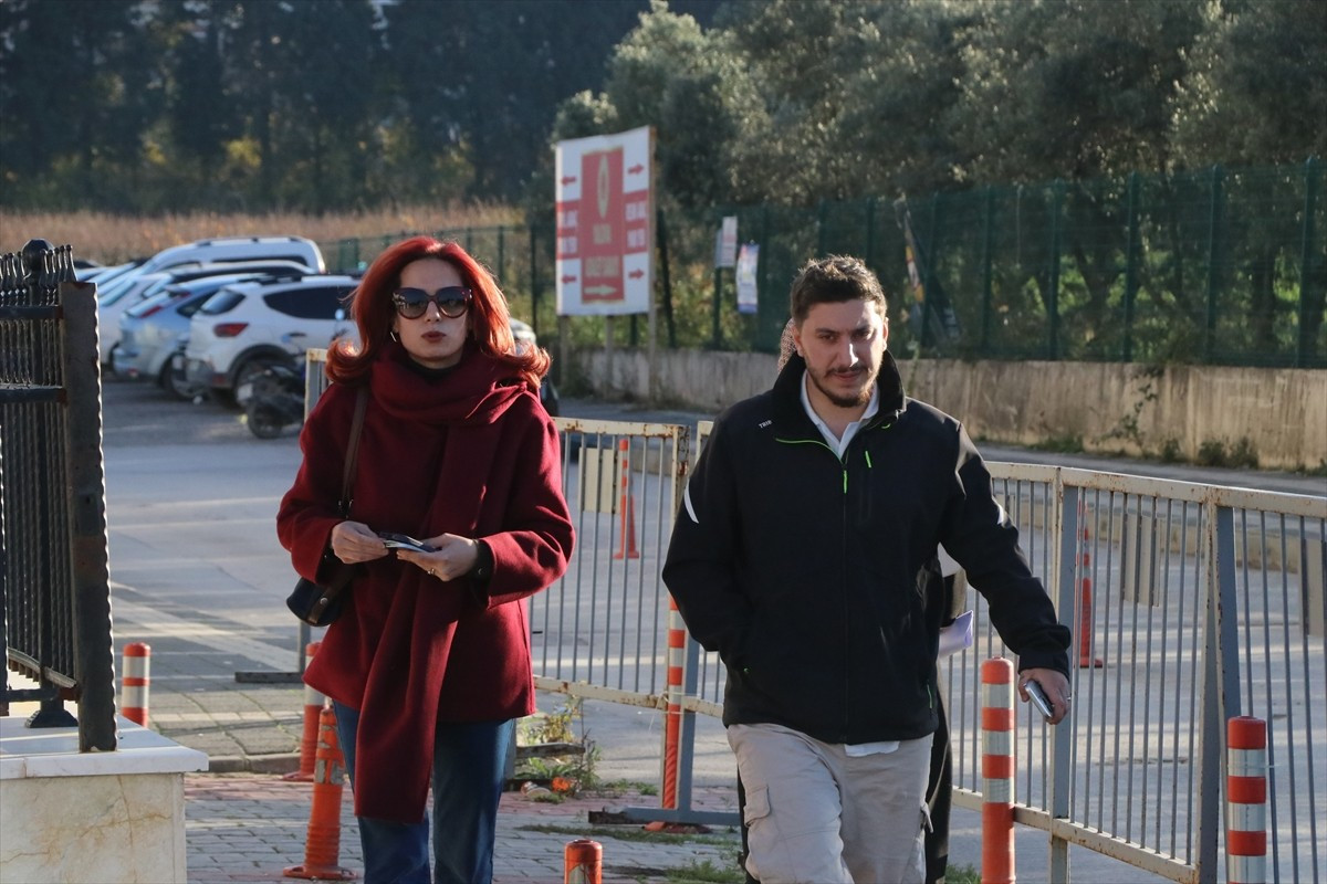 Yalova'da, "Güllü" adıyla tanınan şarkıcı Gül Tut'un ölümüyle ilgili oğlu Tuğberk Yağız Gülter...