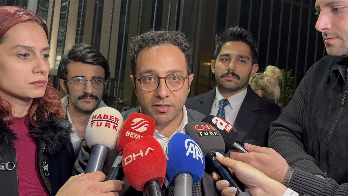 Yalova'da, "Güllü" adıyla tanınan şarkıcı Gül Tut'un ölümüyle ilgili "kasten öldürme" suçlamasıyla...