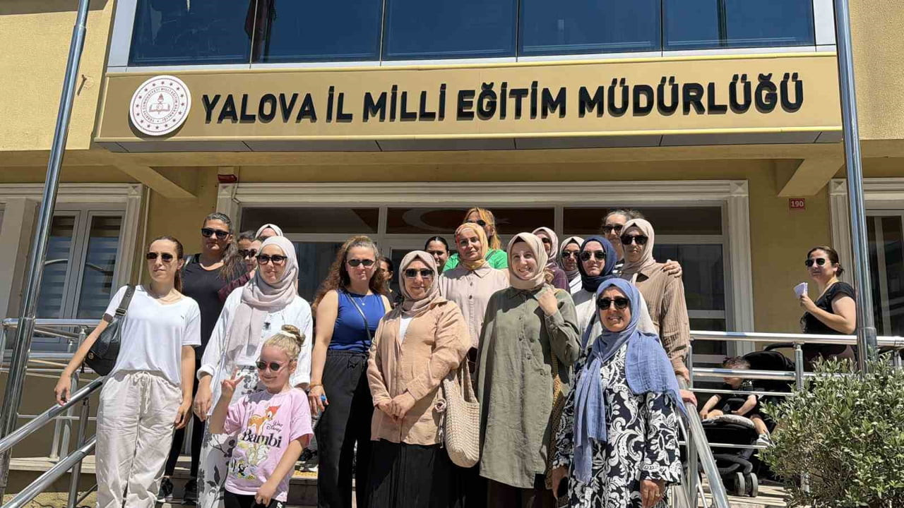 YALOVA'DA SUZAN TUNA İLKOKULU VELİLERİ, OKULLARININ İKİLİ EĞİTİME GEÇİRİLMESİ PLANINA TEPKİ...
