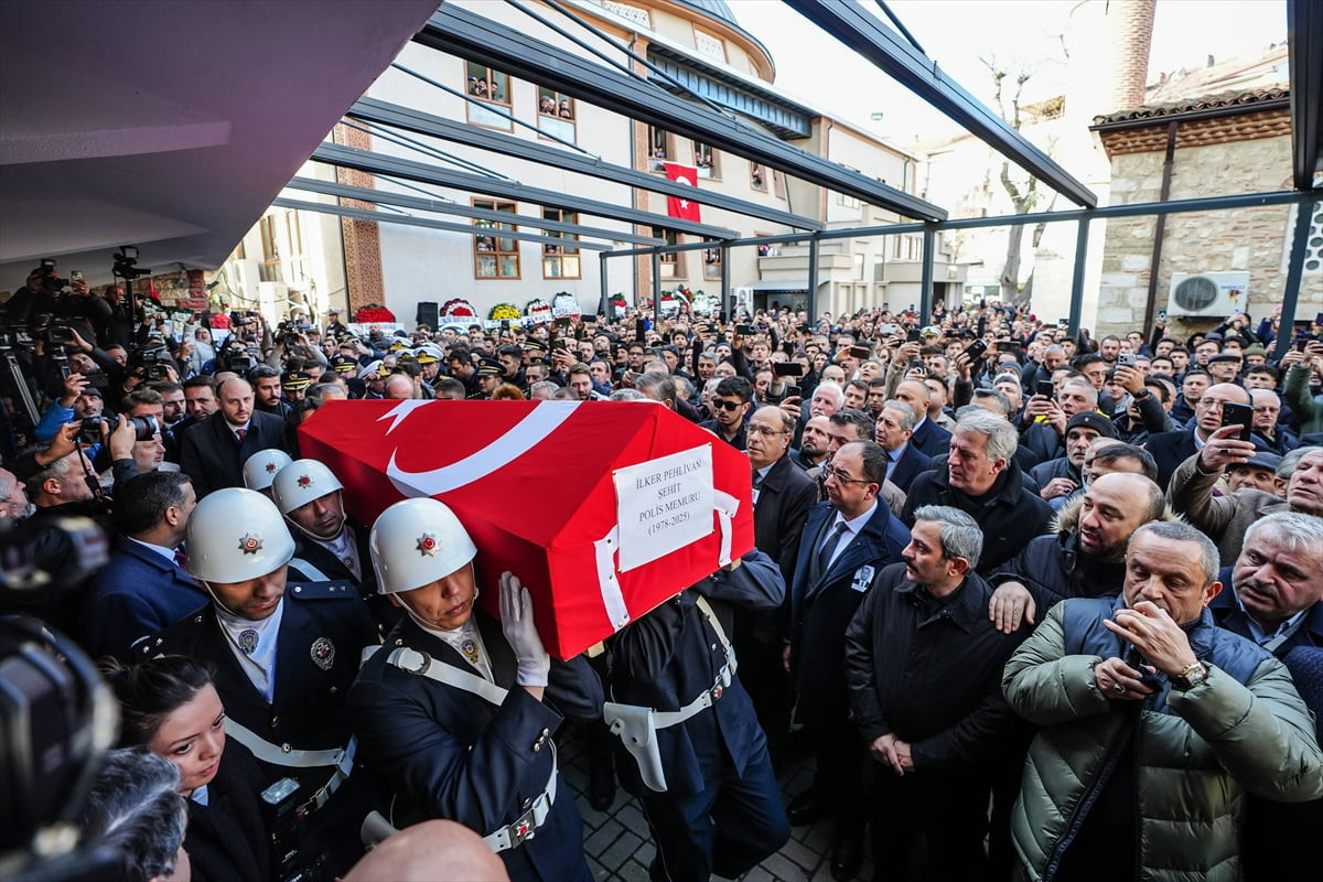 Yalova'da terör örgütü DEAŞ'a yönelik operasyonda açılan ateş sonucu şehit olan 47 yaşındaki polis...