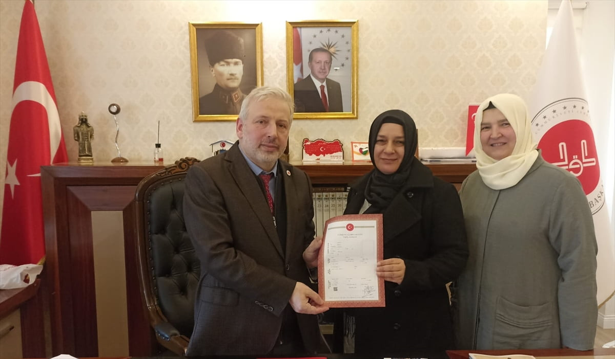 Yalova'da terör örgütü DEAŞ'a yönelik operasyonda şehit düşen polis memuru Turgut Külünk'ün eşi...