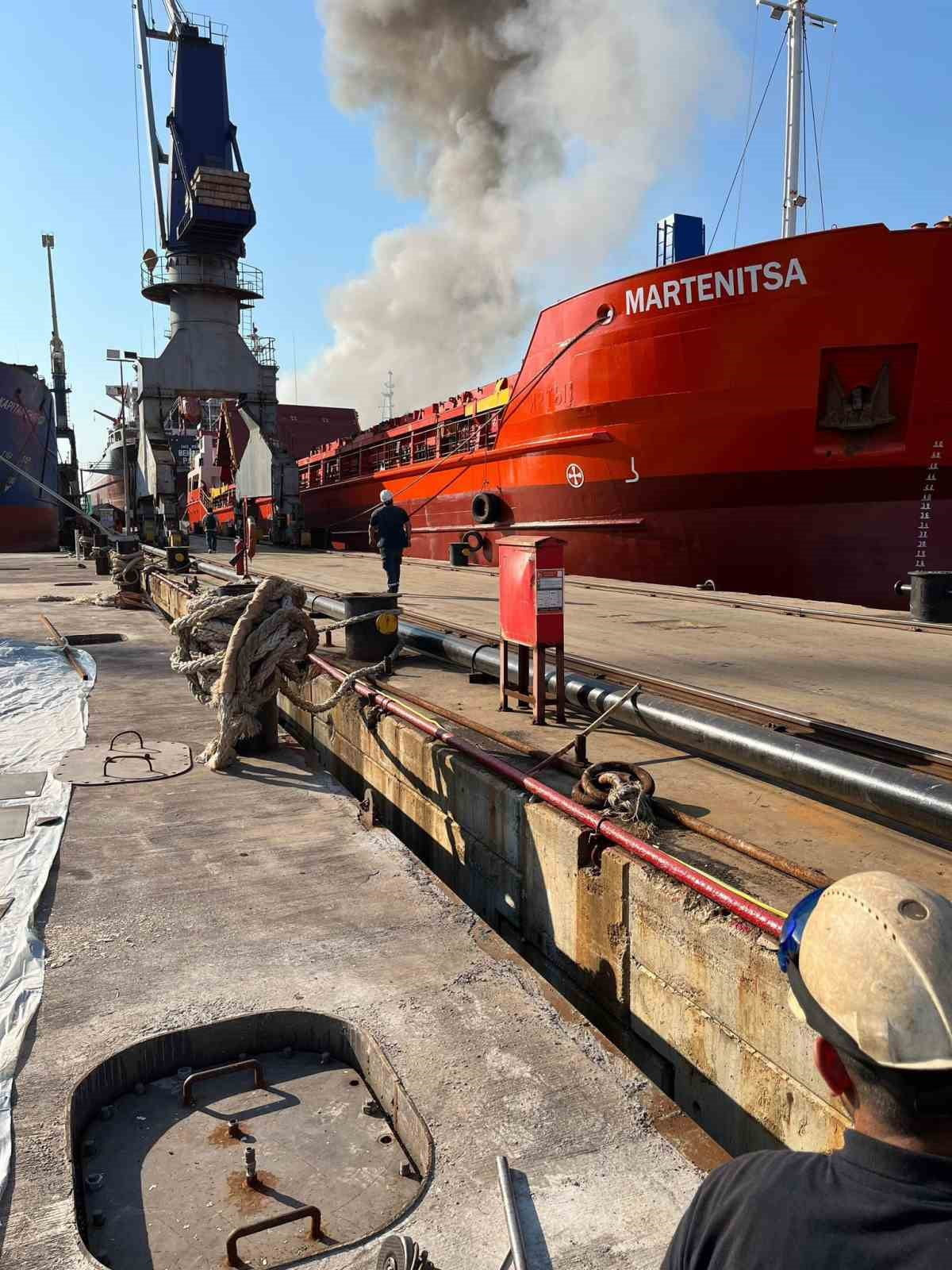 YALOVA'NIN ALTINOVA İLÇESİNDEKİ TERSANELER BÖLGESİ'NDE BULUNAN HİCRİ ERCİLİ TERSANESİ'NDE BAKIM...