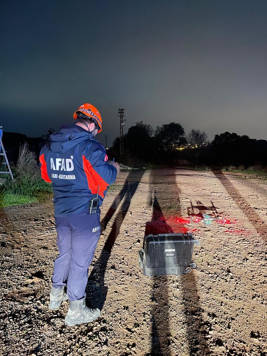 Yalova'nın Çiftlikköy ilçesinde kaybolan Alzheimer hastası, AFAD ve jandarma ekiplerinin dron...