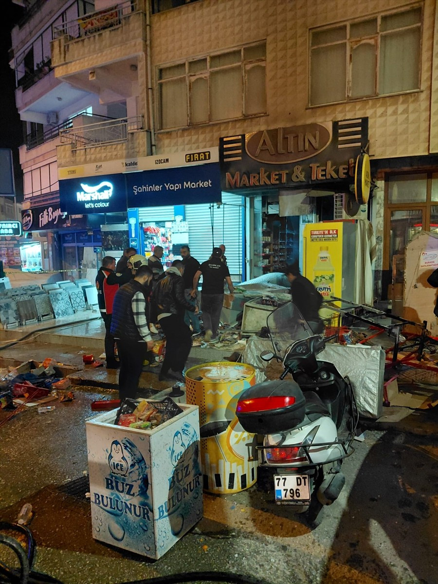 Yalova'nın Çınarcık ilçesi Taşliman Mahallesi Coşkun Caddesi üzerindeki ailesine ait tekel bayiye...