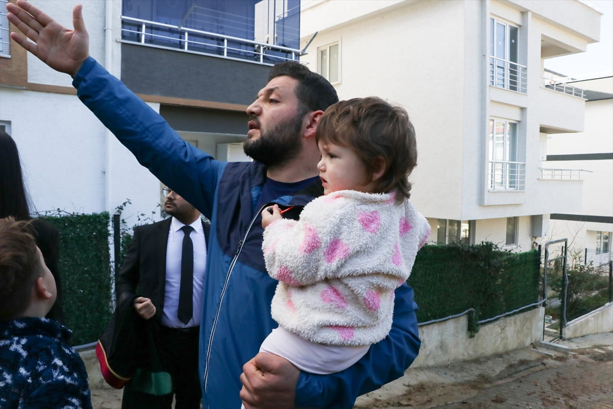 Yalova'nın Çınarcık ilçesinde baba ve kızının komşusu tarafından darbedildiği iddiasıyla ilgili...