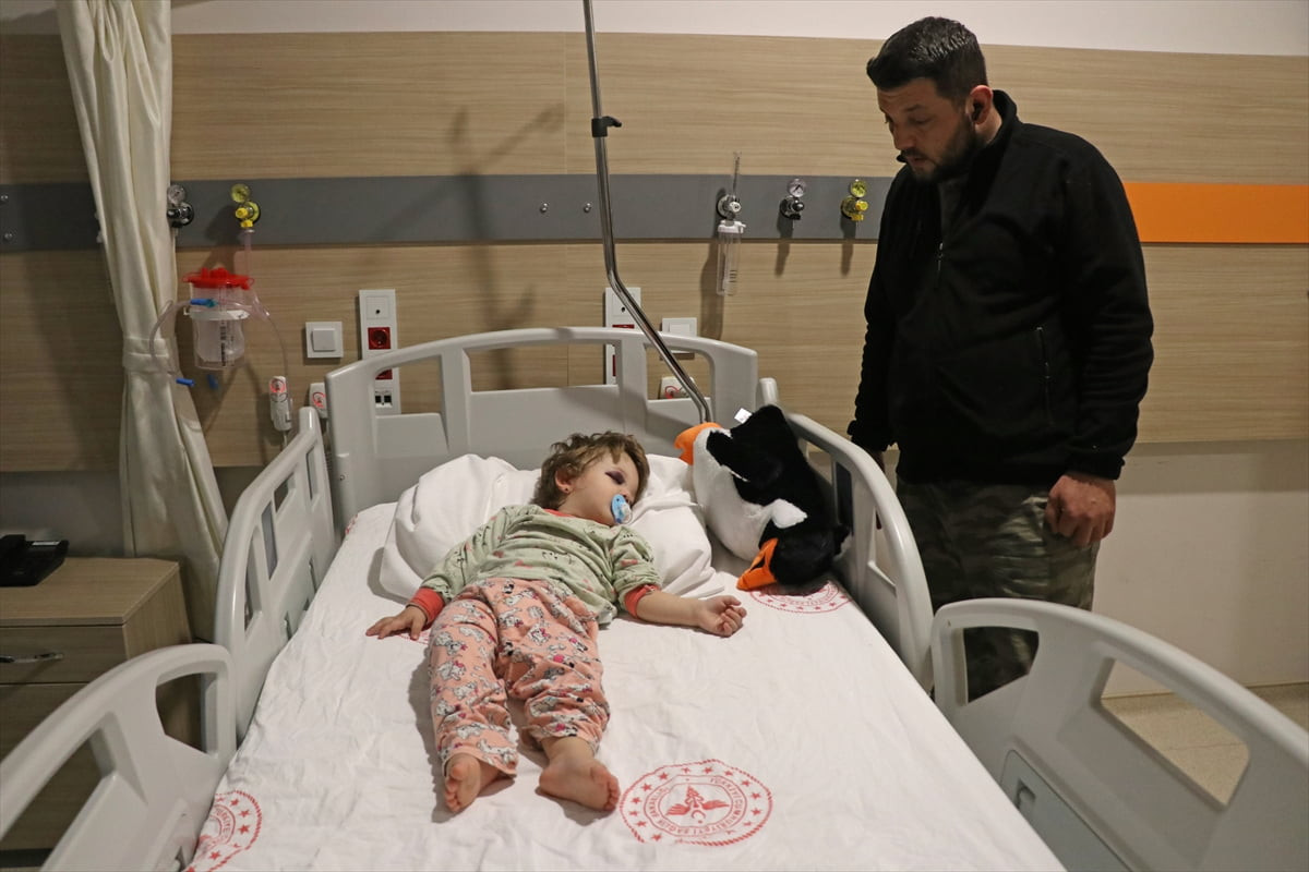  Yalova'nın Çınarcık ilçesinde uzun süredir sorun yaşadıkları komşularının saldırısına uğrayan...