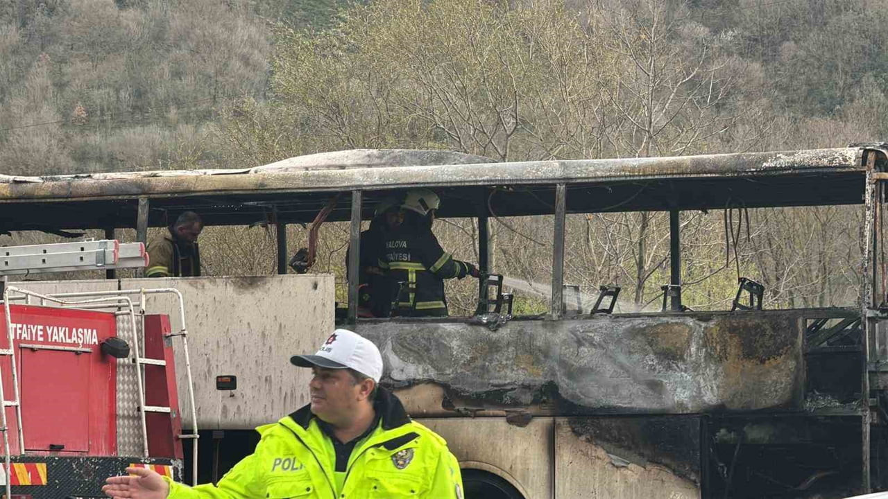 YANGINI KONTROL ALTINA ALARAK SÖNDÜREN EKİPLER ARDINDAN SOĞUTMA ÇALIŞMASI GERÇEKLEŞTİRDİ