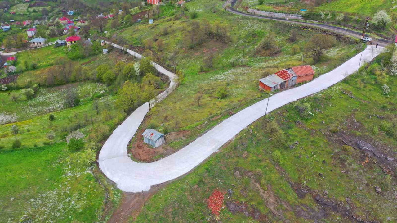 YAPILAN BETON YOL ÇALIŞMALARI