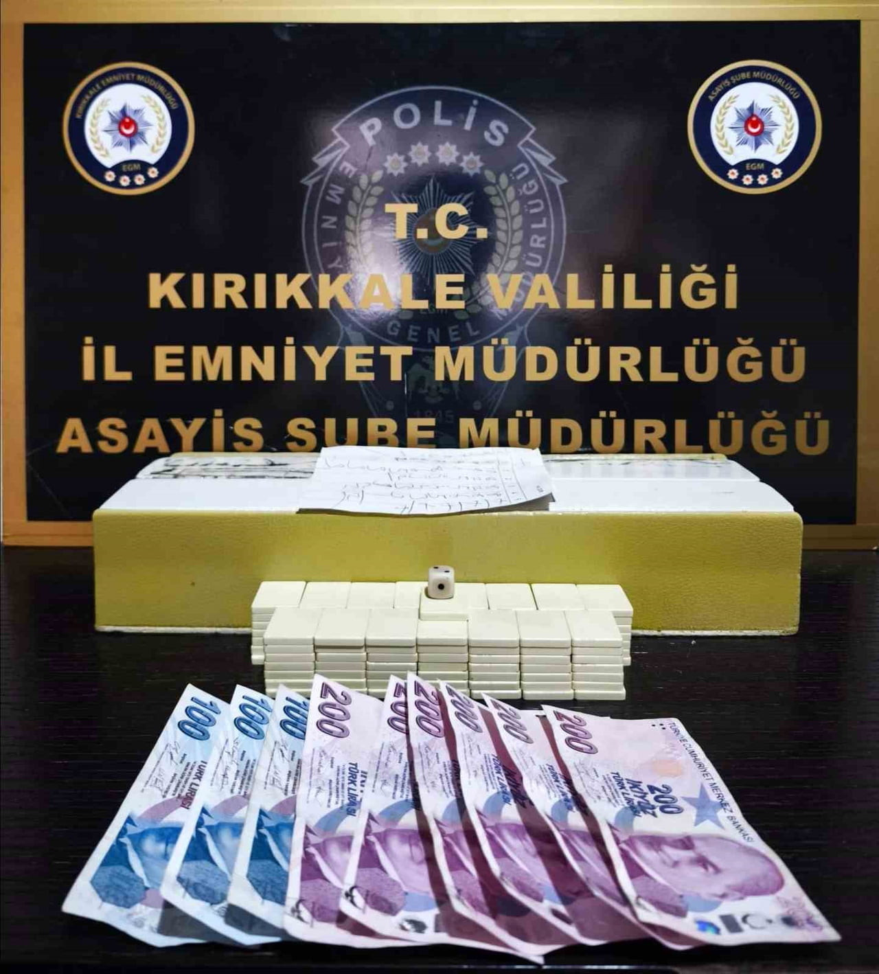 YAPILAN KONTROLLERDE OYUN MATERYALLERİ İLE BİN 500 LİRA NAKİT PARA ELE GEÇİRİLDİ.