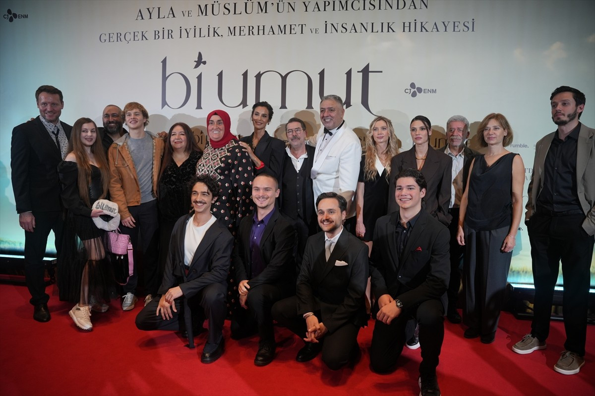 Yapımcılığını Mustafa Uslu'nun üstlendiği "Bi Umut" filminin gala gösterimi Maximum Uniq Hall'de...