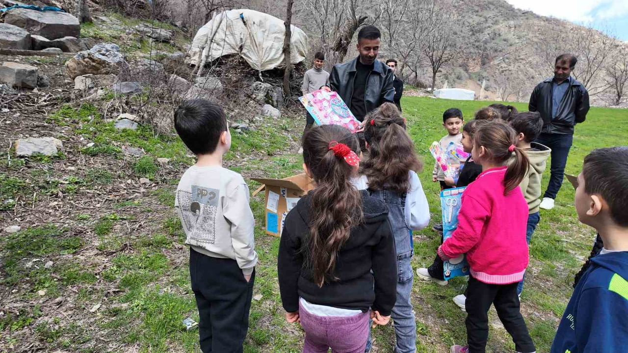 YAPTIĞI YARDIM ÇALIŞMALARI İLE BİLİNEN POLİS MEMURU MUSTAFA ŞAHİN, POLİS HAFTASI MÜNASEBETİYLE...
