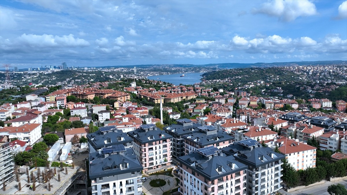 Yarısı Bizden Kampanyası kapsamında İstanbul, Üsküdar'daki Özevim Sitesi yeniden inşa edildi....