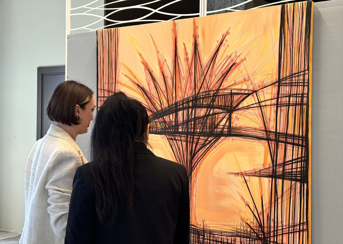 Yaşamın Çizgileri" resim sergisi, 29 Ekim Cumhuriyet Bayramı'nda sanatseverlerle buluştu.