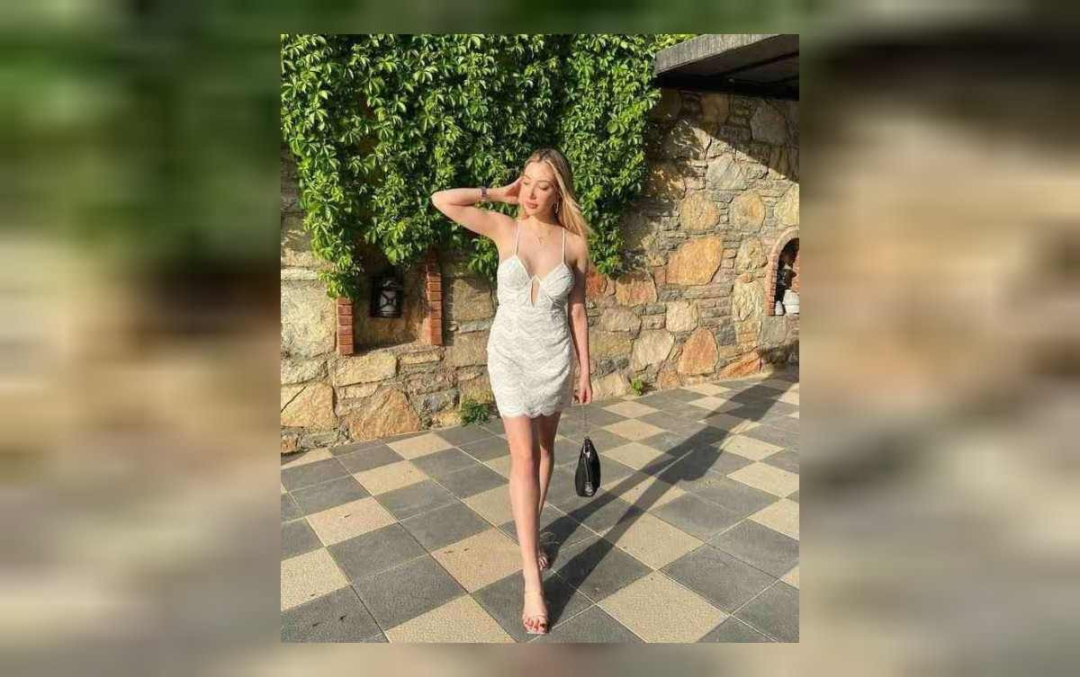 Yasemin Erbil instagram mini elbise pozları