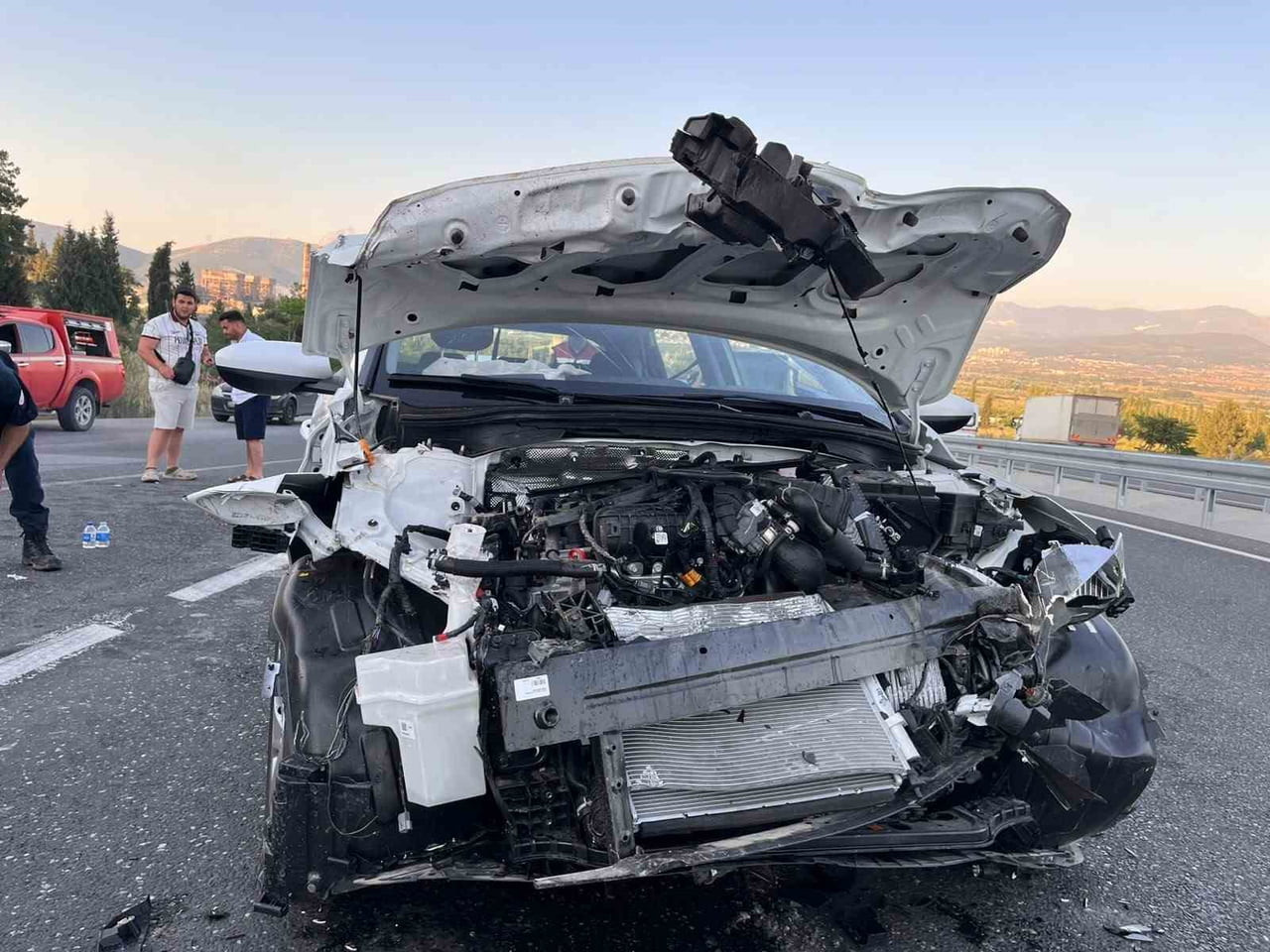 YATAĞAN-MİLAS KARAYOLU ESKİHİSAR RAMPASI'NDA OTOMOBİLİN SEYİR HALİNDEKİ TIRA ARKADAN ÇARPMASI...