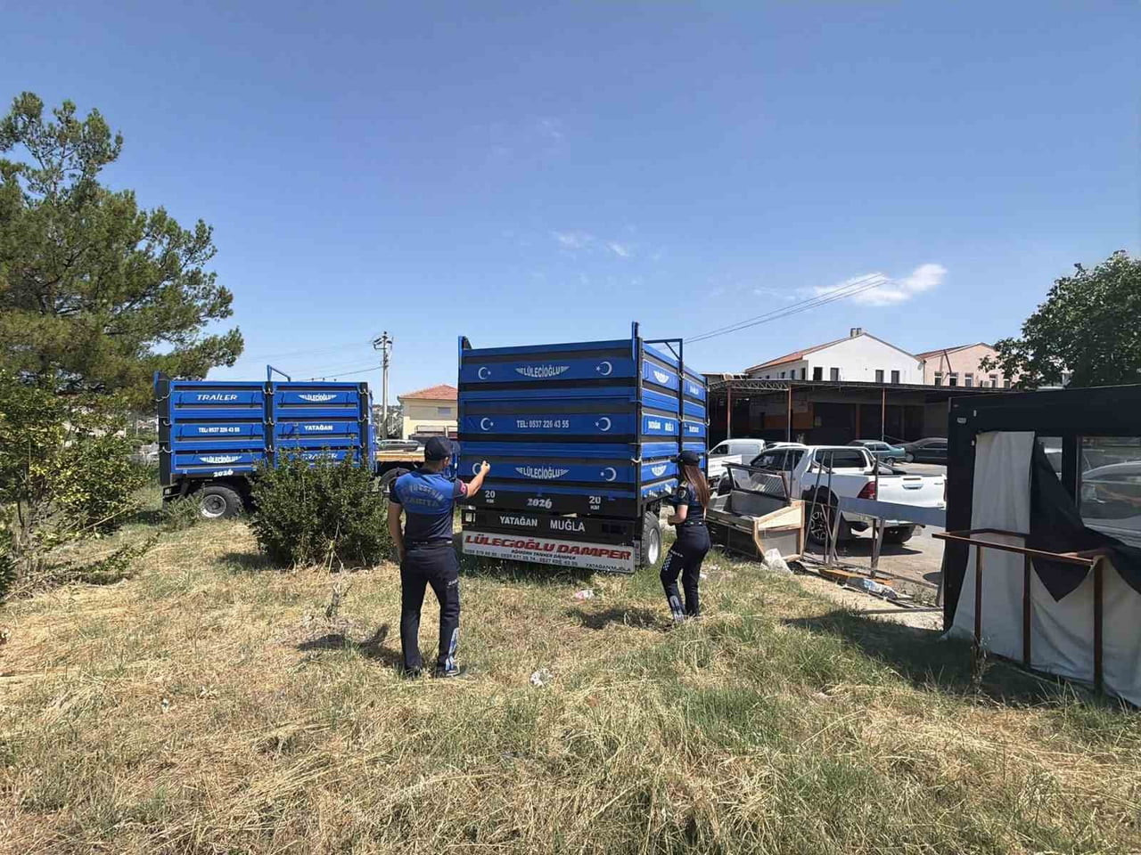 YATAĞAN’DA ZABITA EKİPLERİNDEN HURDA ARAÇ OPERASYONU: ÇEVRE KİRLİLİĞİNE GEÇİT...