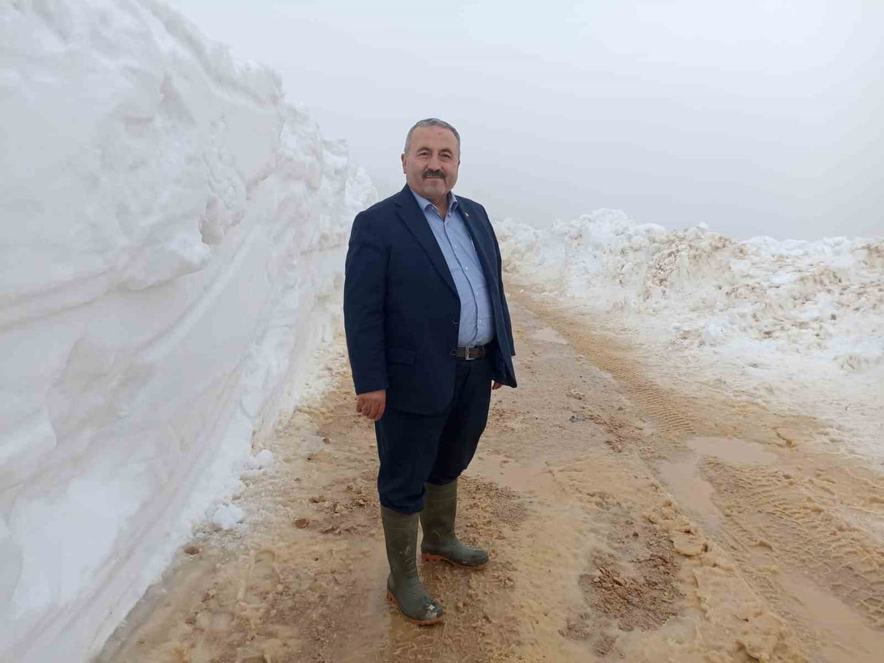 YAVUZKEMAL BELDE BELEDİYE BAŞKANI ADEM ÖNAL, HER YIL KASIM, ARALIK AYLARINDA BAŞLAYAN KARLA...