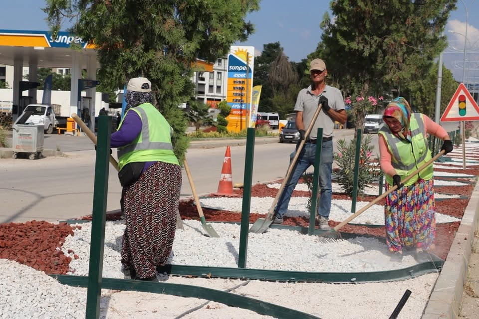 YAYA GÜVENLİĞİ İÇİN ORTA REFÜJLERE DEMİR ÇİT