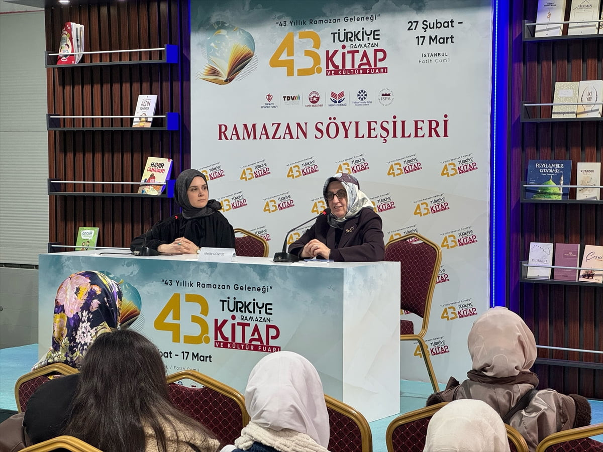 Yayıncı Melike Günyüz (sağda), Türkiye Diyanet Vakfı (TDV) tarafından "43 Yıllık Ramazan Geleneği"...