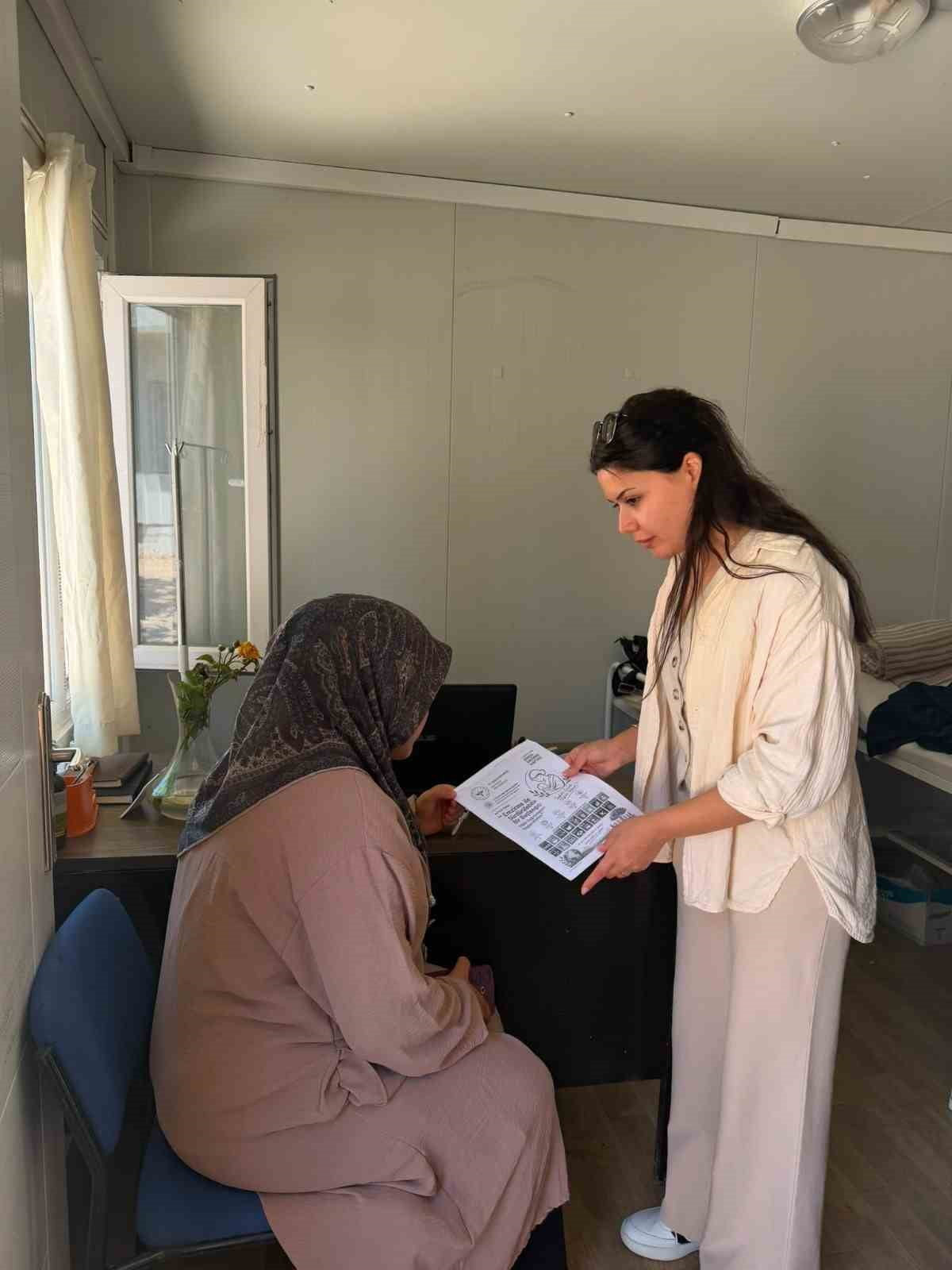 YAYLADAĞI İLÇE SAĞLIK MÜDÜRLÜĞÜ EKİPLERİ, “HER GEBEYE BİR EBE” UYGULAMASI KAPSAMINDA ANNE...
