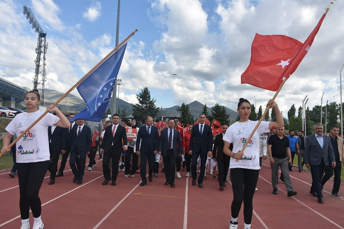 ‘YAZA HAREKETLİ GİRİYORUZ" SLOGANIYLA, GSB ÜCRETSİZ YAZ SPOR OKULLARI VE ENGELSİZ SPOR MERKEZLERİ...