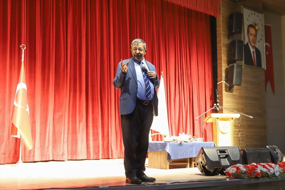 Yazar Hayati İnanç, kültür sanat etkinlikleri kapsamında Ardahan Üniversitesinin ev sahipliğinde...