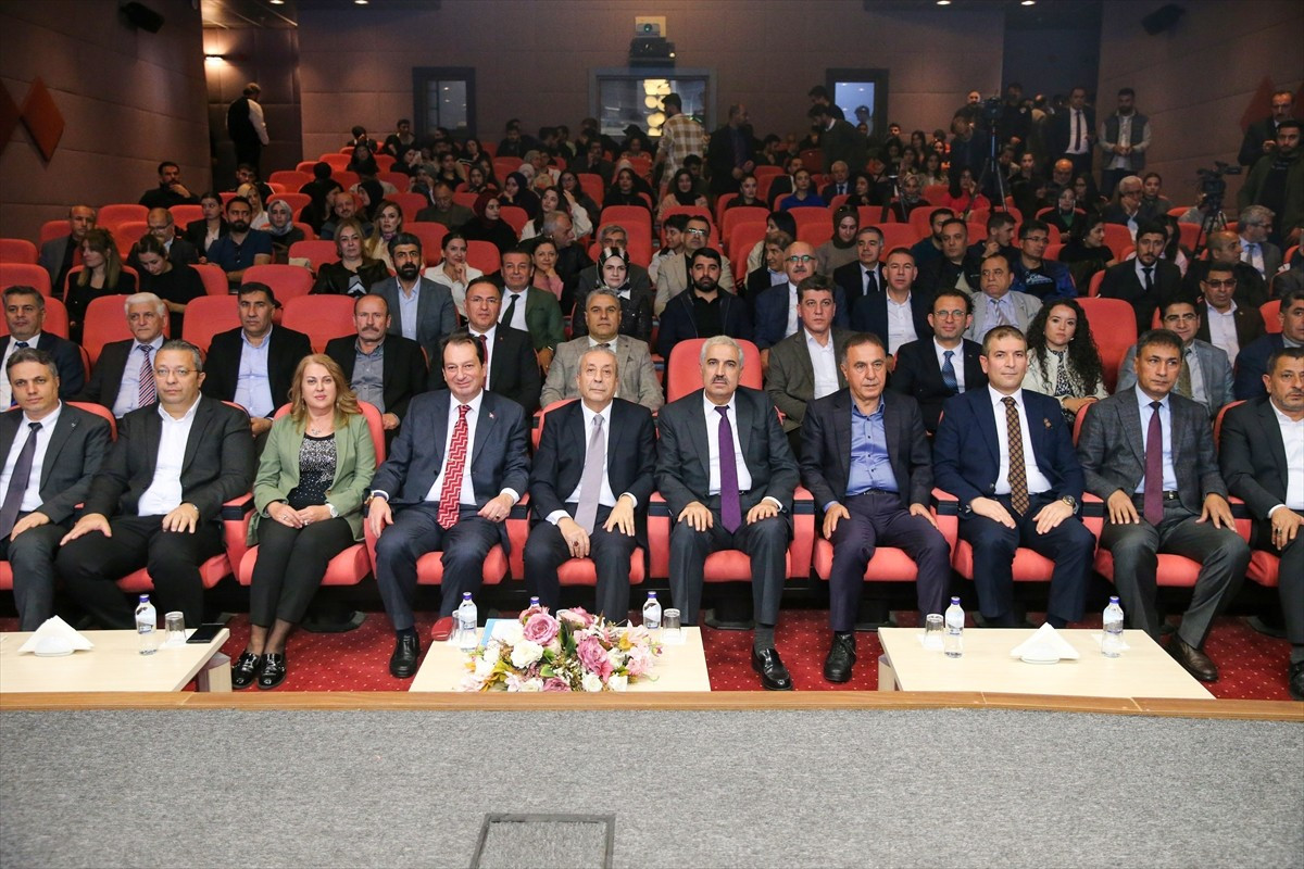 Yazar, şair ve fikir insanı Sezai Karakoç için memleketi Diyarbakır'da anma programı...