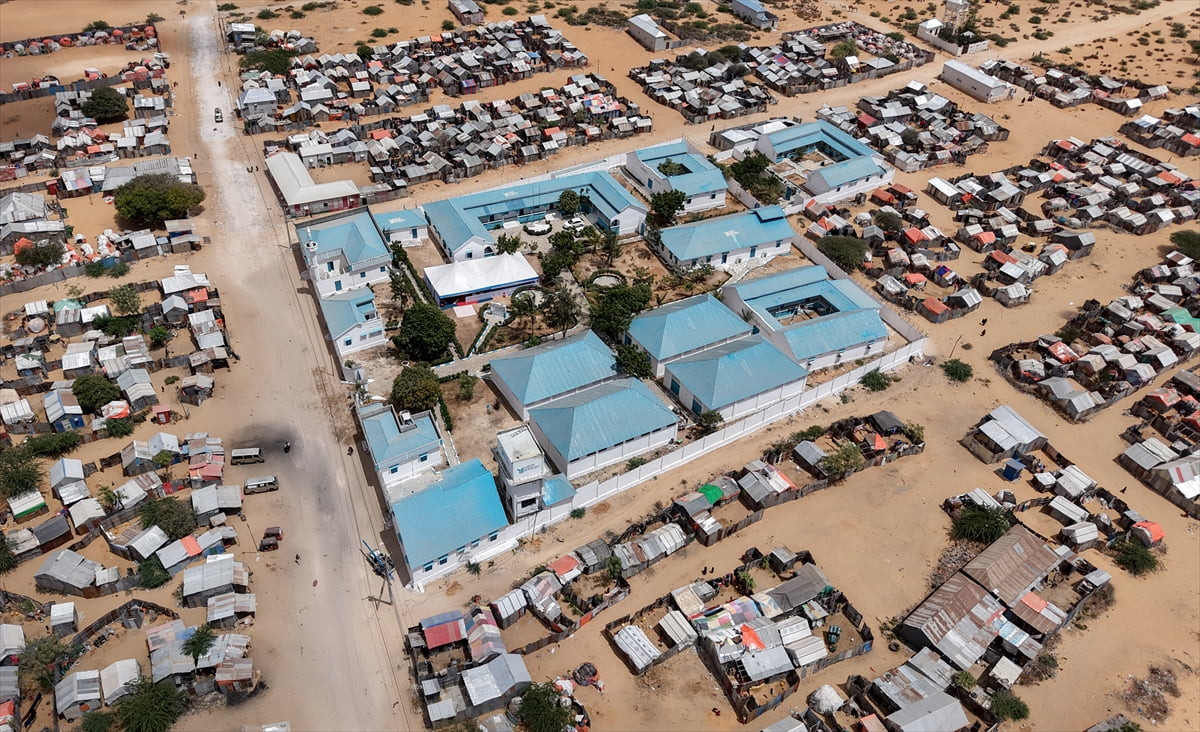 Yedi Başak İnsani Yardım Derneği tarafından Somali’nin başkenti Mogadişu’da inşa edilen Somali...