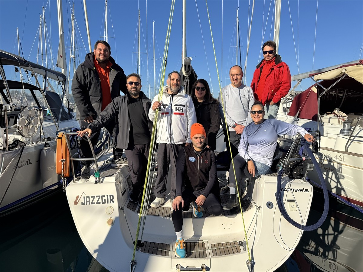 Yelken sporu, farklı şehir ve mesleklerden sporcuları aynı teknede buluşturarak ekip uyumu ve...