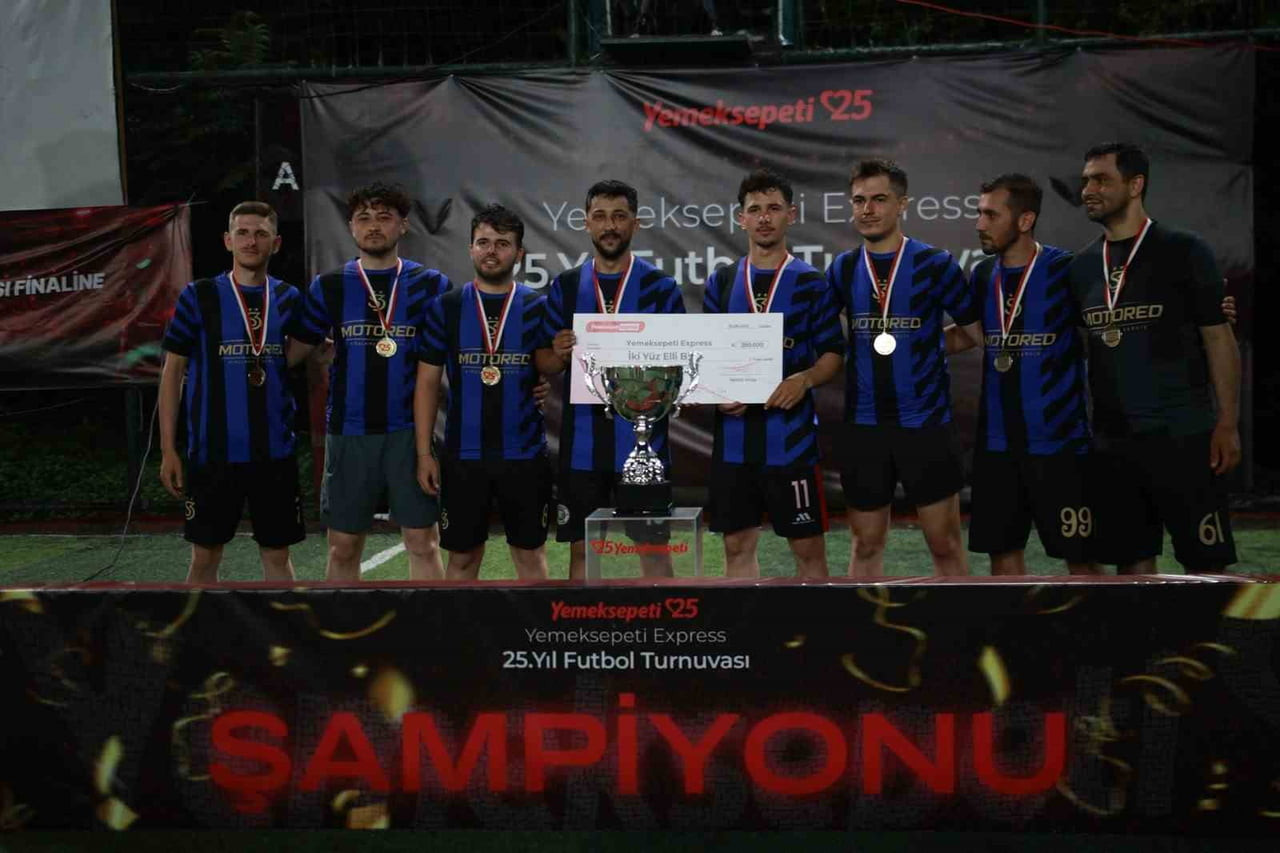 YEMEKSEPETİ'NİN 25. YILINA ÖZEL DÜZENLENEN ŞEHİRLER ARASI FUTBOL TURNUVASI, BİR AY BOYUNCA YEŞİL...